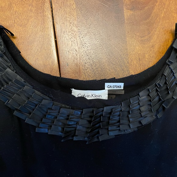 Elegant Calvin Klein dress - Picture 2 of 5